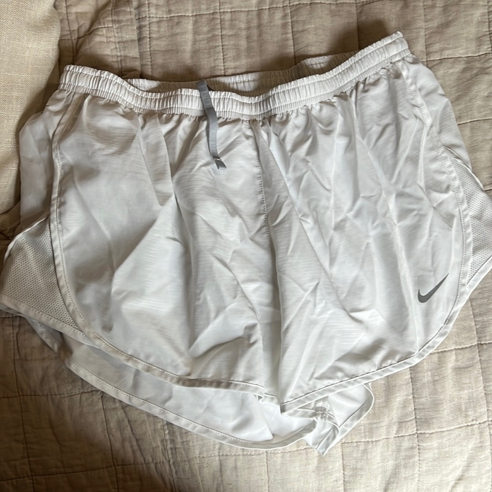 WHITE NIKE DRI FIT SHORTS